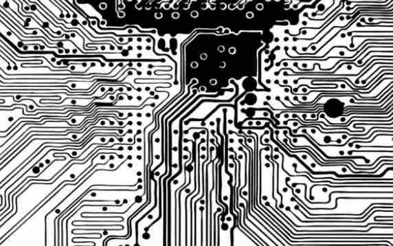 How do PCB designs control crosstalk in high speed digital systems?