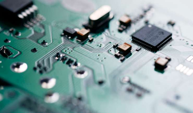 PCB factory introduces the working principle of mobile power circuit board