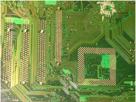 Explain in detail the rules for PCB design in the electronic industry