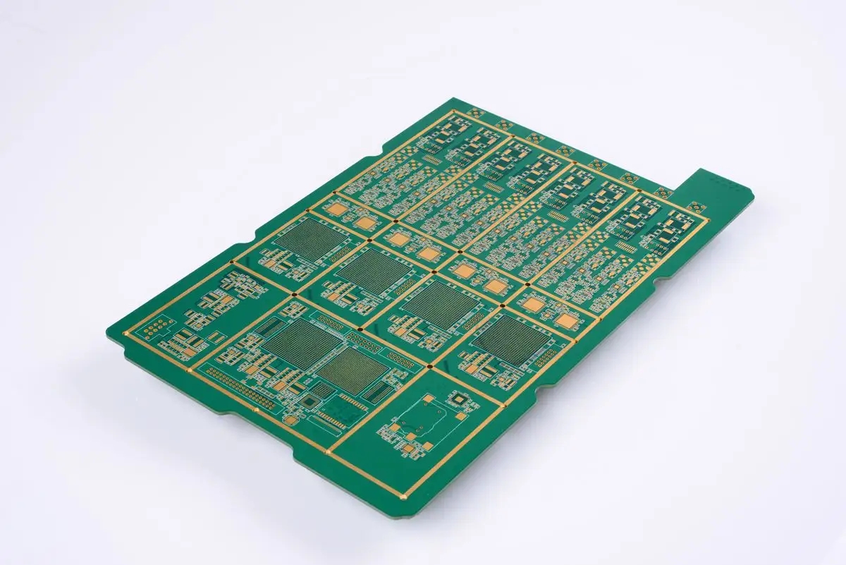 ​Layout and wiring of RF RF PCB board for mobile phones in circuit board factory