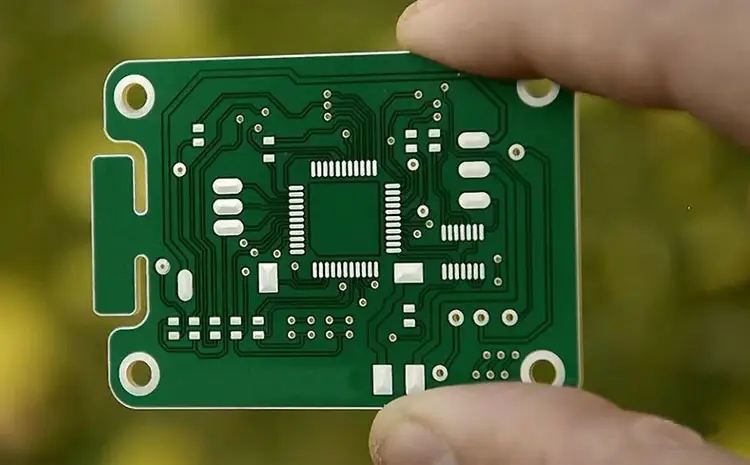 Mobile phone circuit board design does not reduce audio quality