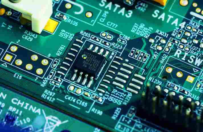 Size and weight of SMT backplane and use of glue